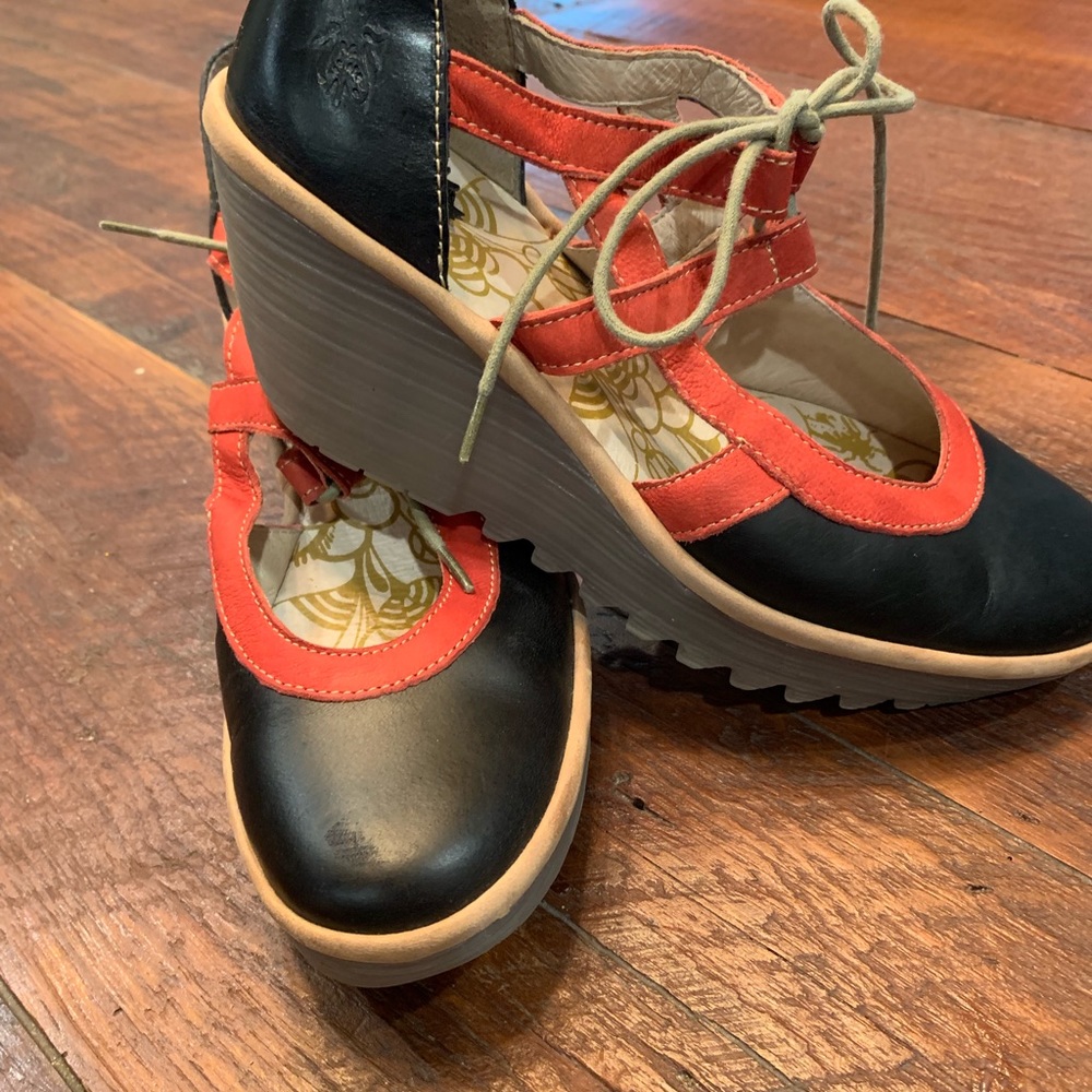 Fly London Wedge Sz 8